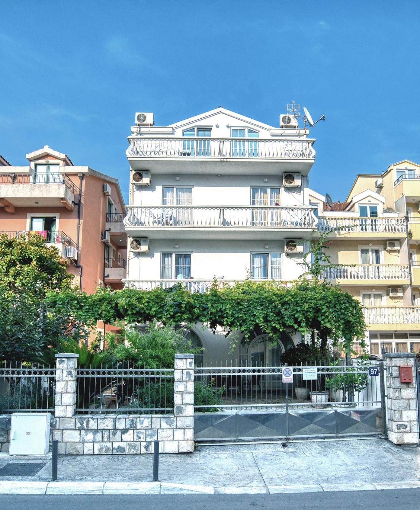 Sun Guest House Будва Екстериор снимка