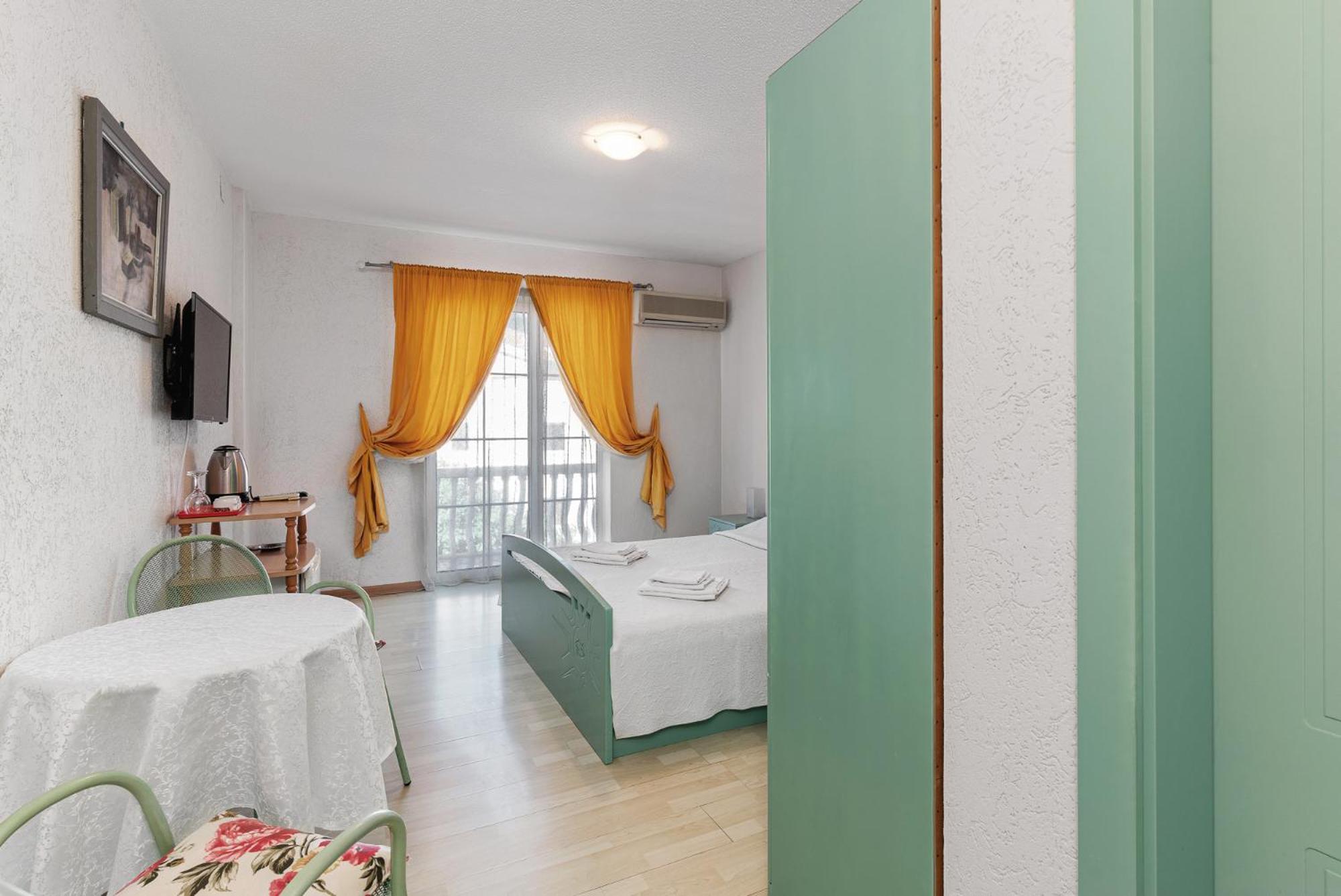 Sun Guest House Будва Екстериор снимка