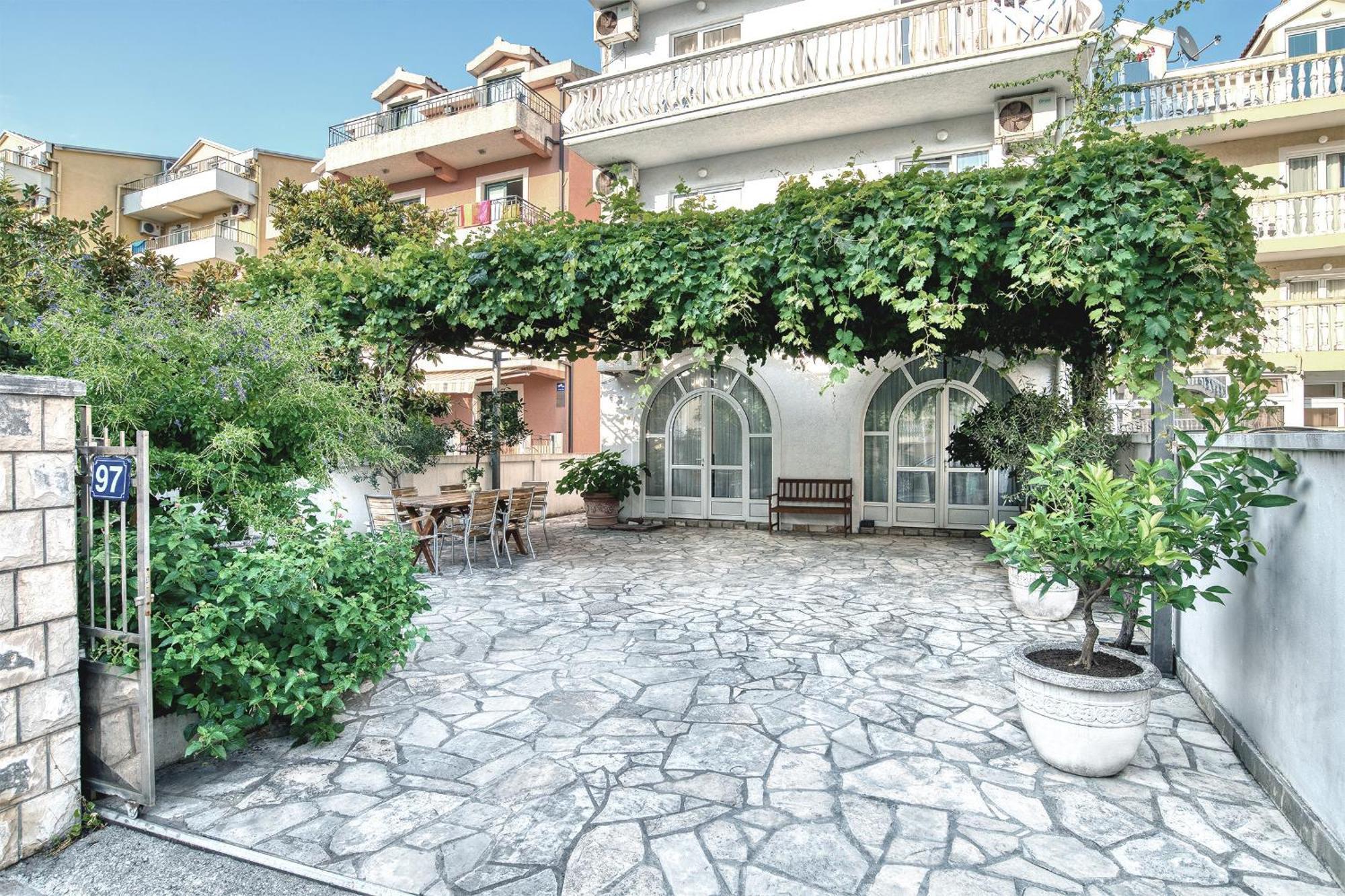Sun Guest House Будва Екстериор снимка